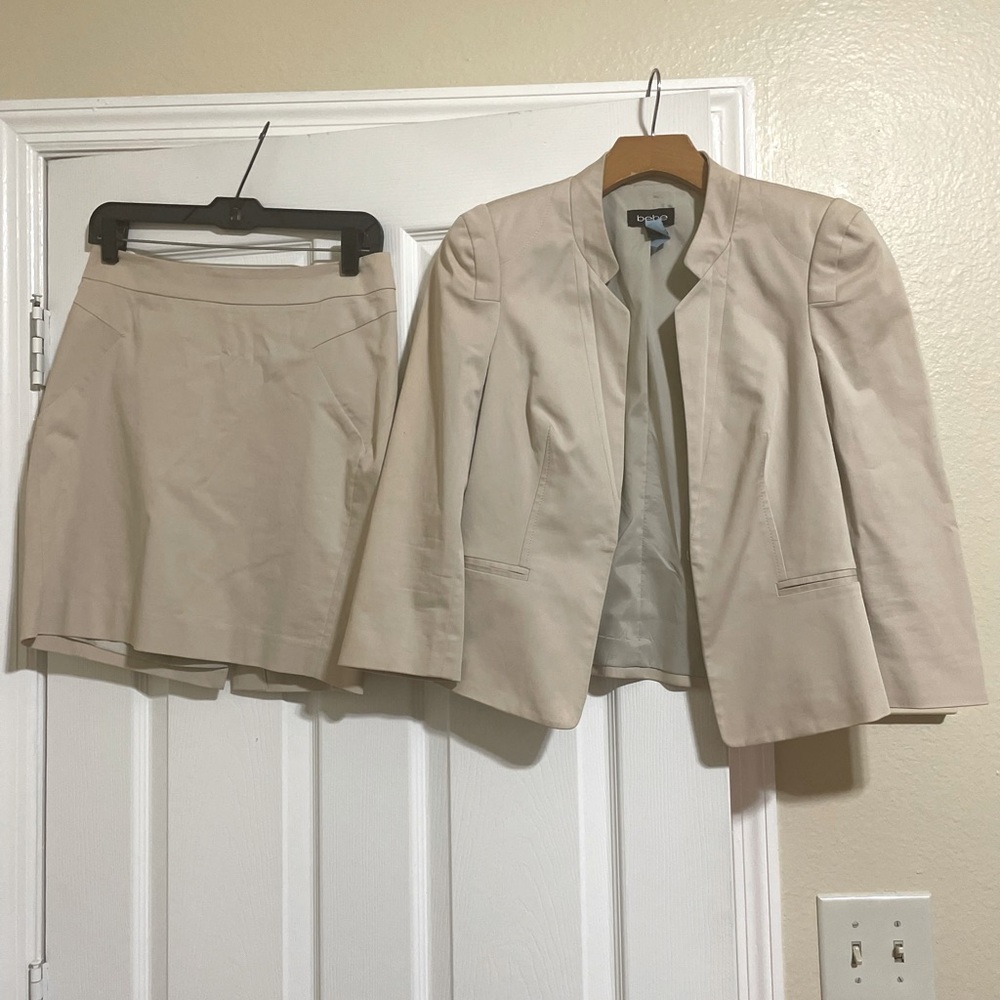 BEBE Preowned 2 piece set Blazer Jacket & Skirt Cream/Beige